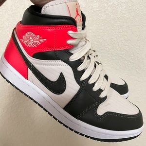 Air Jordan 1 Mid SE